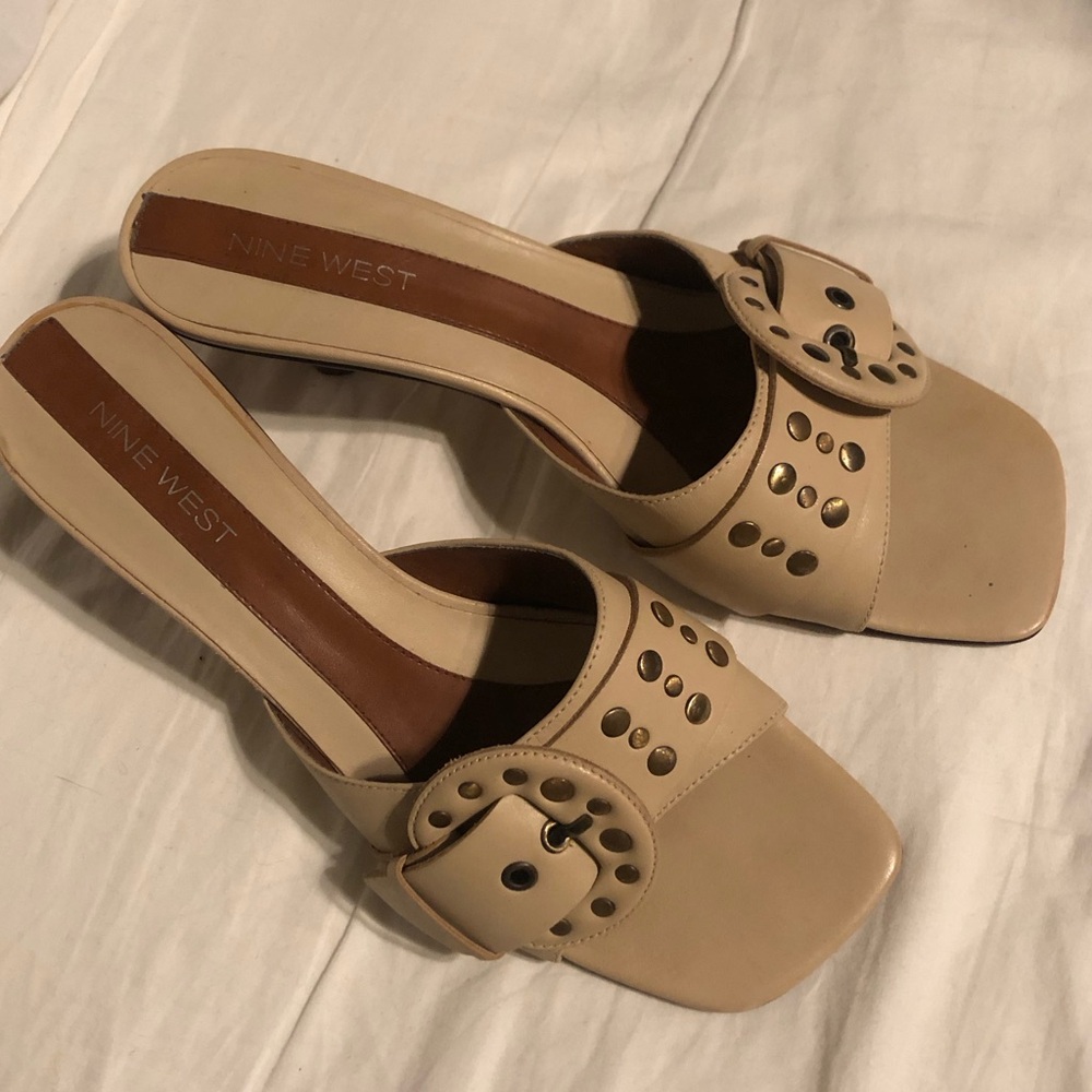 Nine West Y2K buckle kitten heel with wood design
